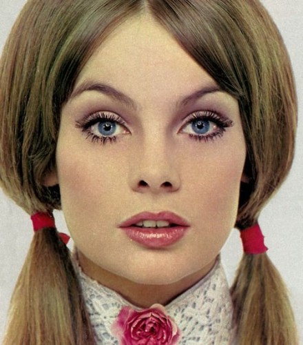 1970 S Influence Hair And Make Up Are Back In Style